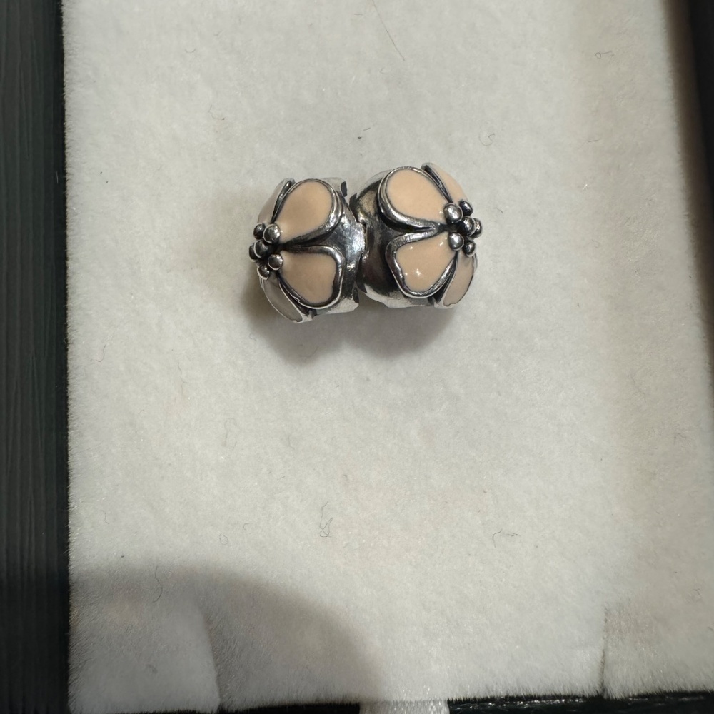 Pandora Hibiscus Clip Charm - Picture 5 of 6